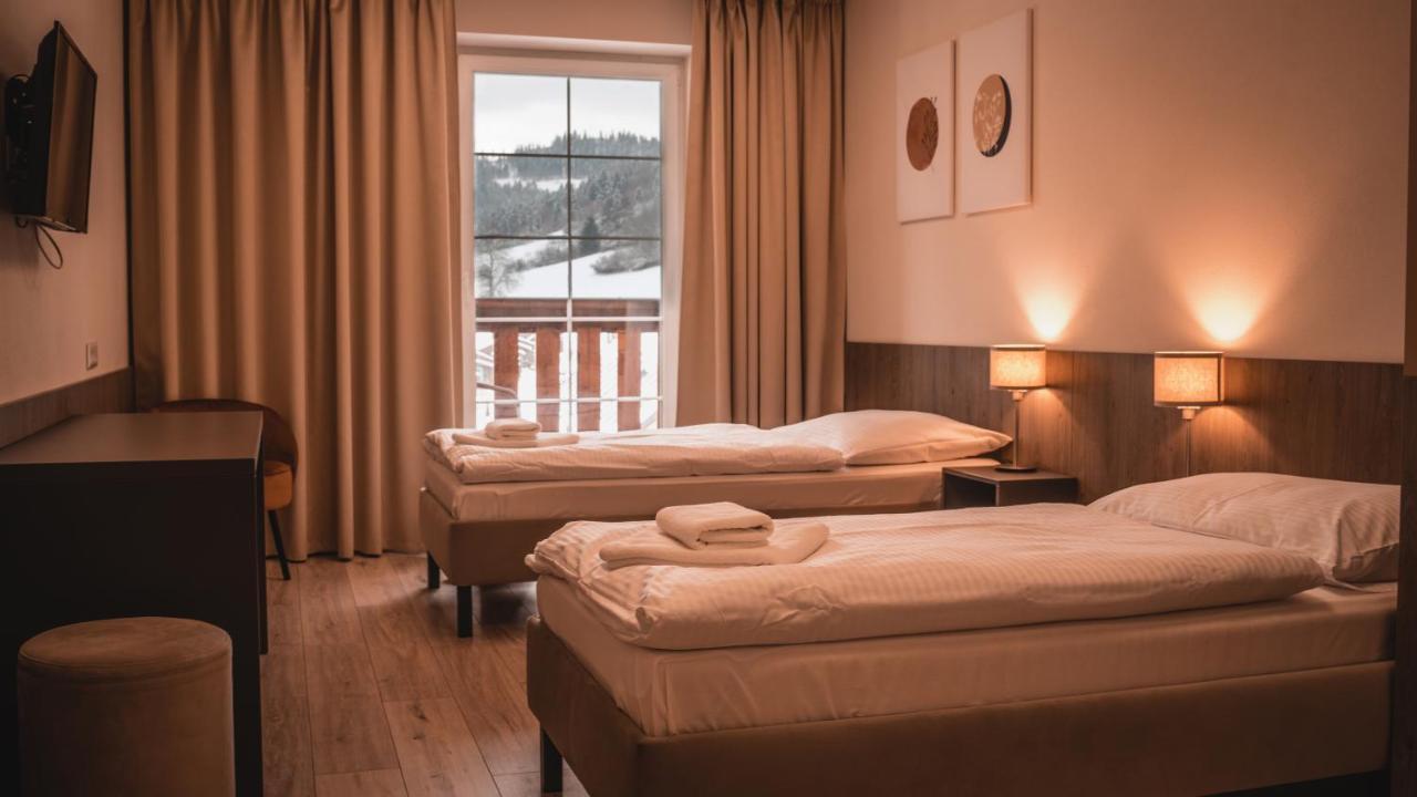 Wellness Penzion Smerdzonka - Kupele Pieniny เจร์เวนี คลาชตอร์ ภายนอก รูปภาพ