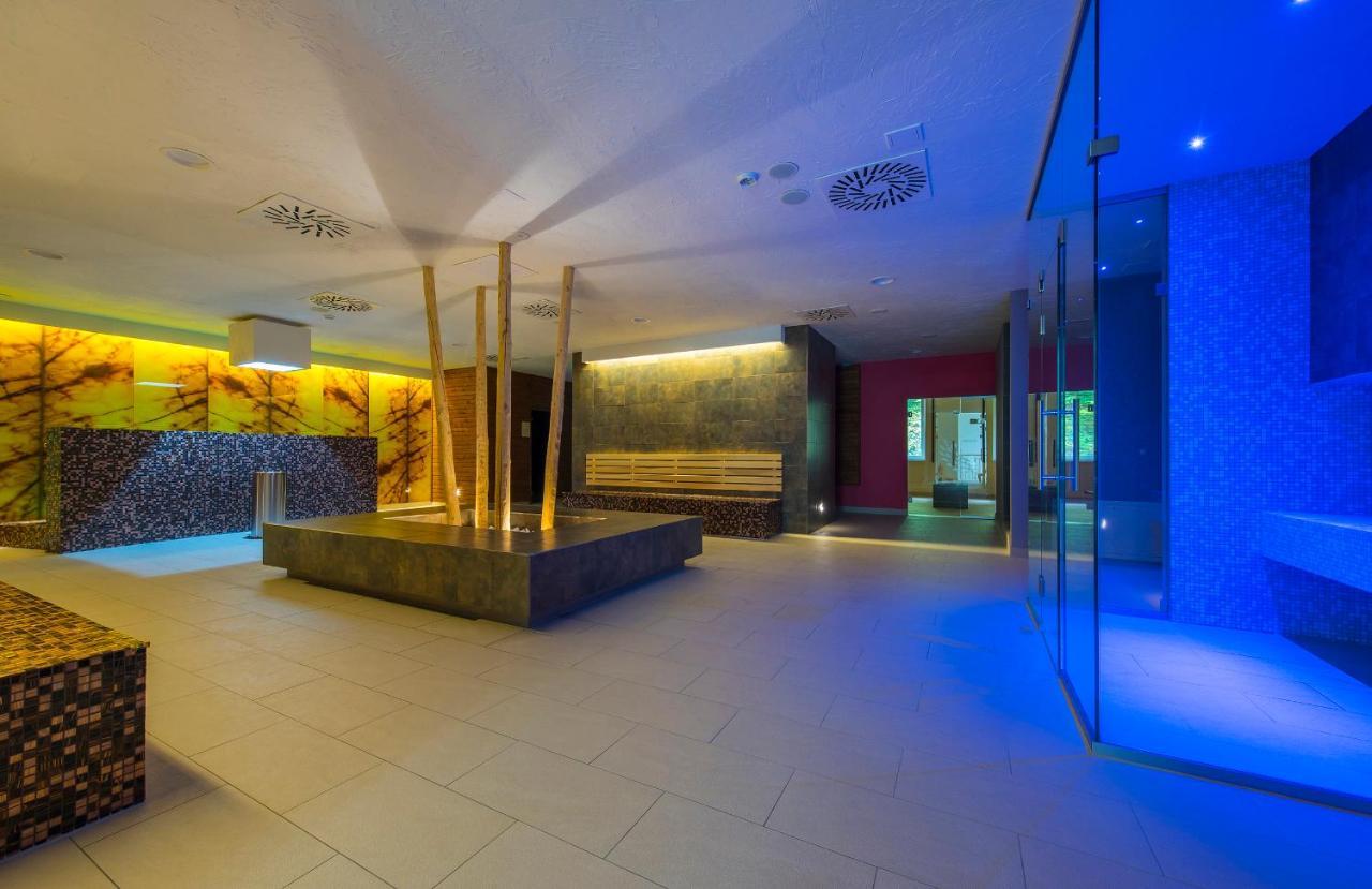 Wellness Penzion Smerdzonka - Kupele Pieniny เจร์เวนี คลาชตอร์ ภายนอก รูปภาพ